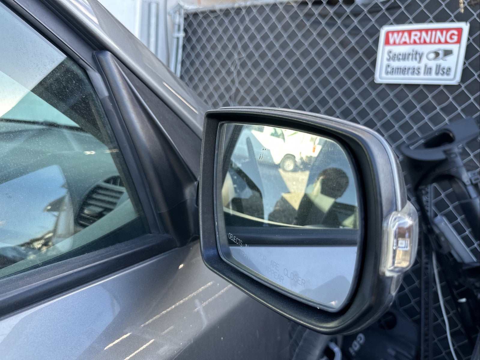 2011 - 2015 Kia Sorento Door Mirror 7 Wire Gray Signal Passenger RH OEM 2452