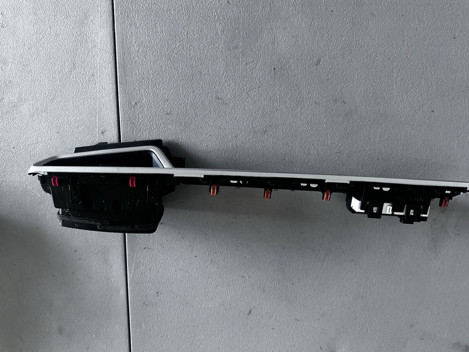 19-25 COROLLA HTBK PASSENGER RIGHT FRONT AC AIR VENT W/BEZEL OEM 4284-10