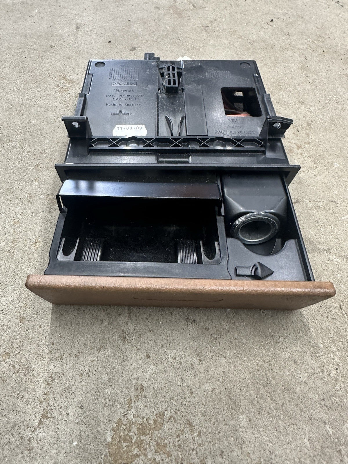 2004 Porsche Cayenne S ✦ Center Dash Console Tray 7L5857321A OEM G1-3