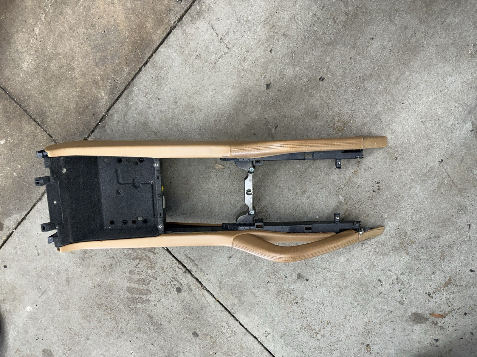 11-18 Porsche Cayenne 958 Center Console Arm Rest Storage Frame Leather OEM