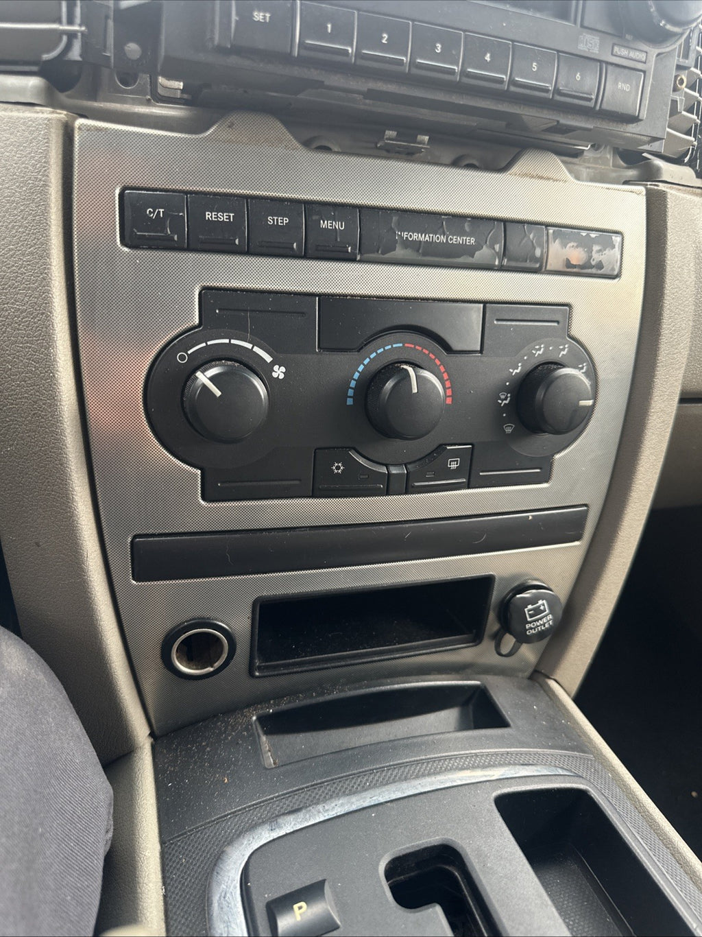 05-08 JEEP GRAND CHEROKEE CENTER DASH RADIO A/C HEATER Included TRIM BEZEL OEM