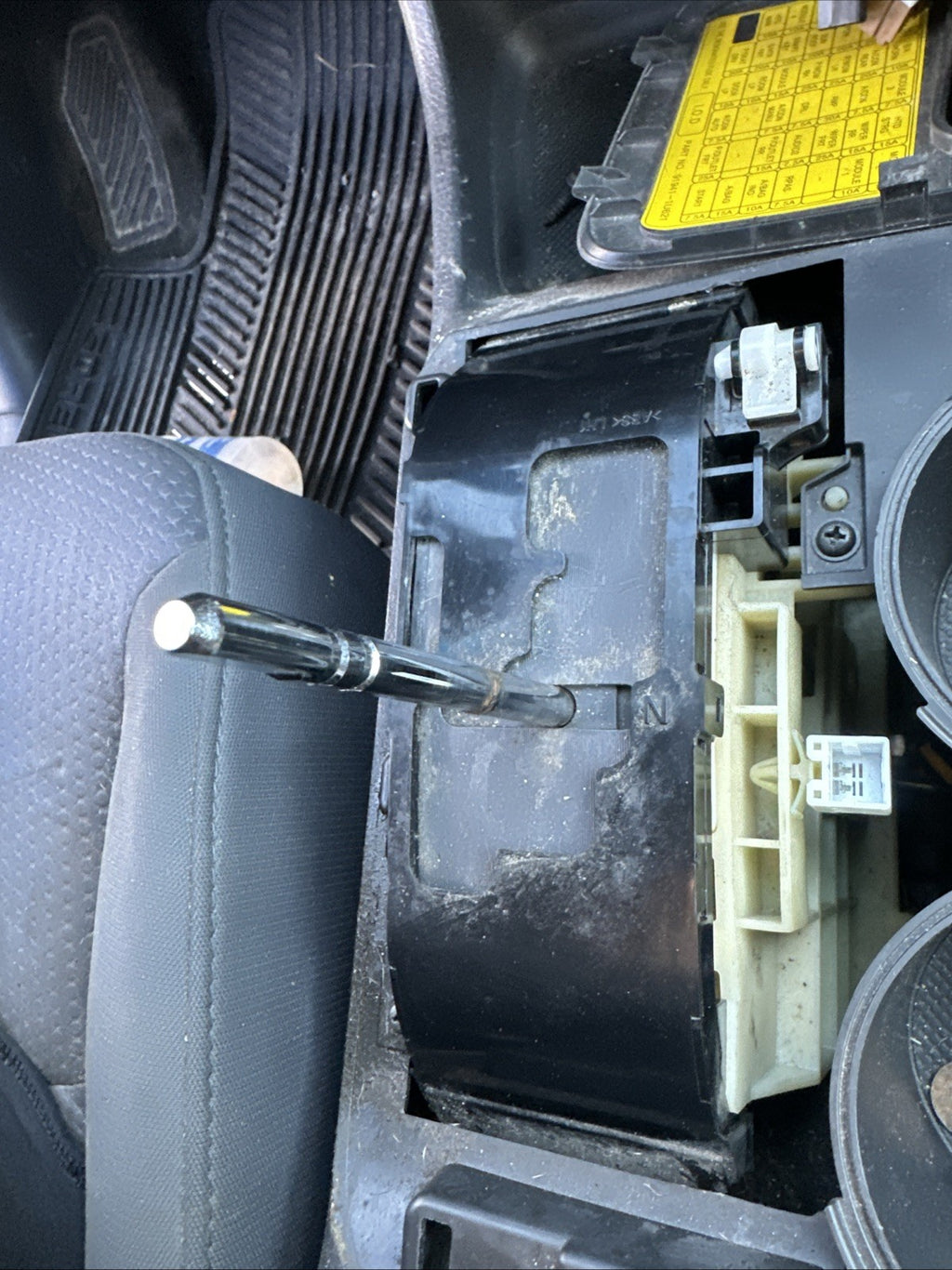 2011 - 2013 Kia Sorento GEAR SHIFTER SELECTOR 46700-1U100VA