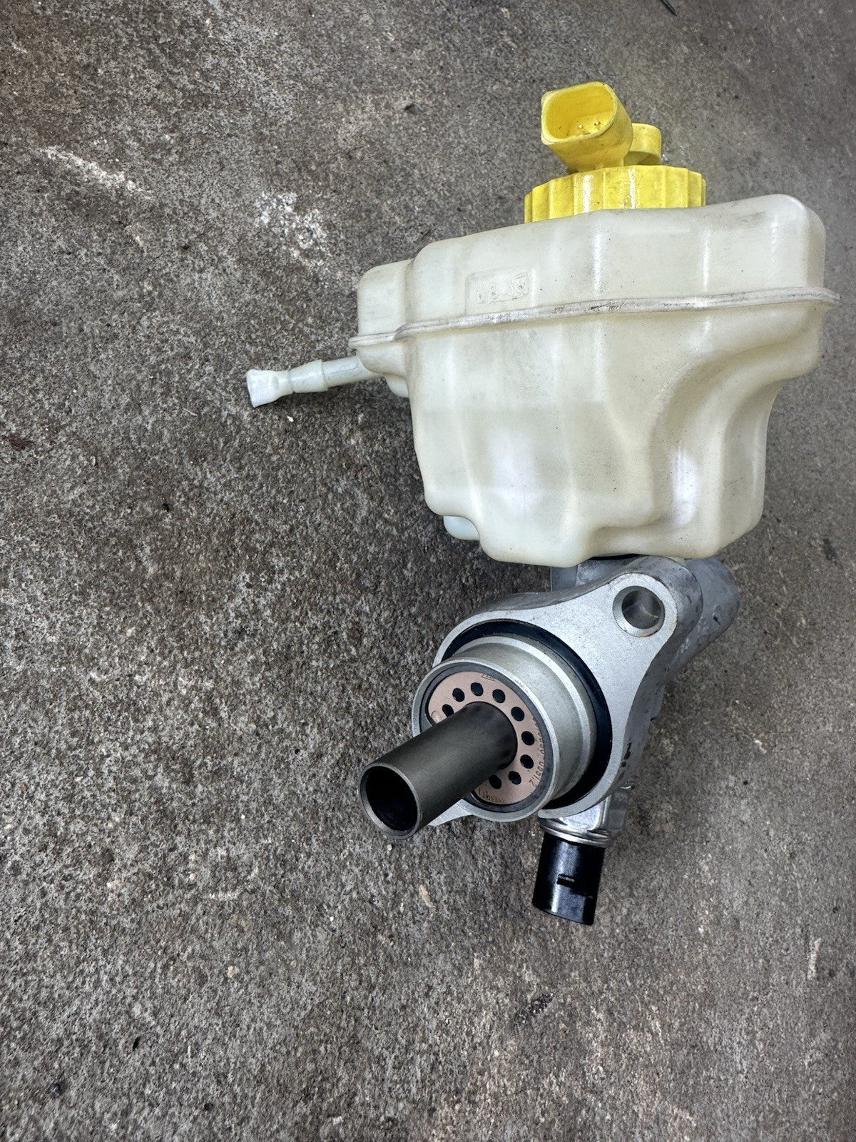 2003-2006 Porsche Cayenne Brake Master Cylinder W4ED4