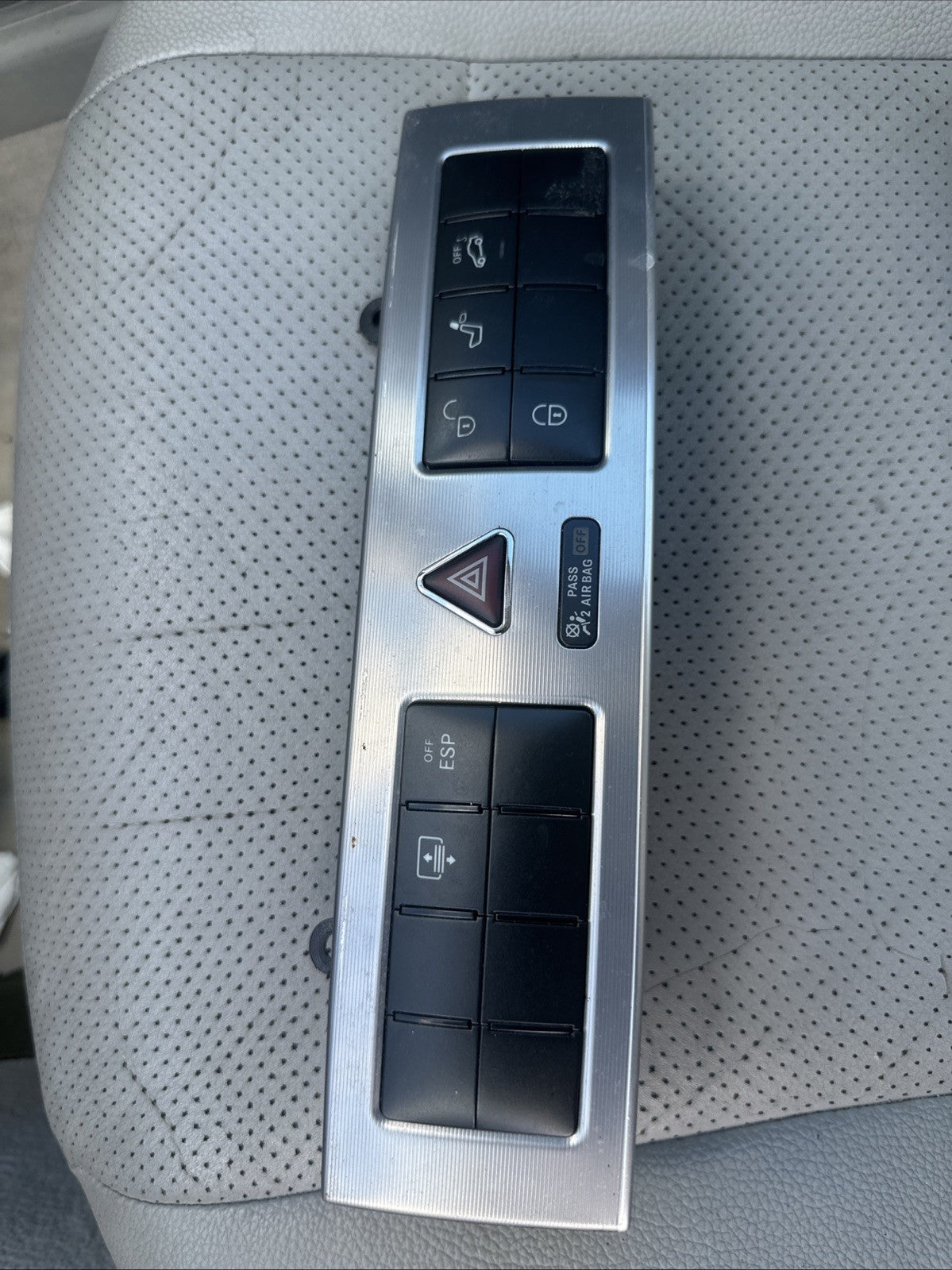 05-07 Mercedes W203 C230 Hazard Light Door Lock Switch Control Module SilverBD30