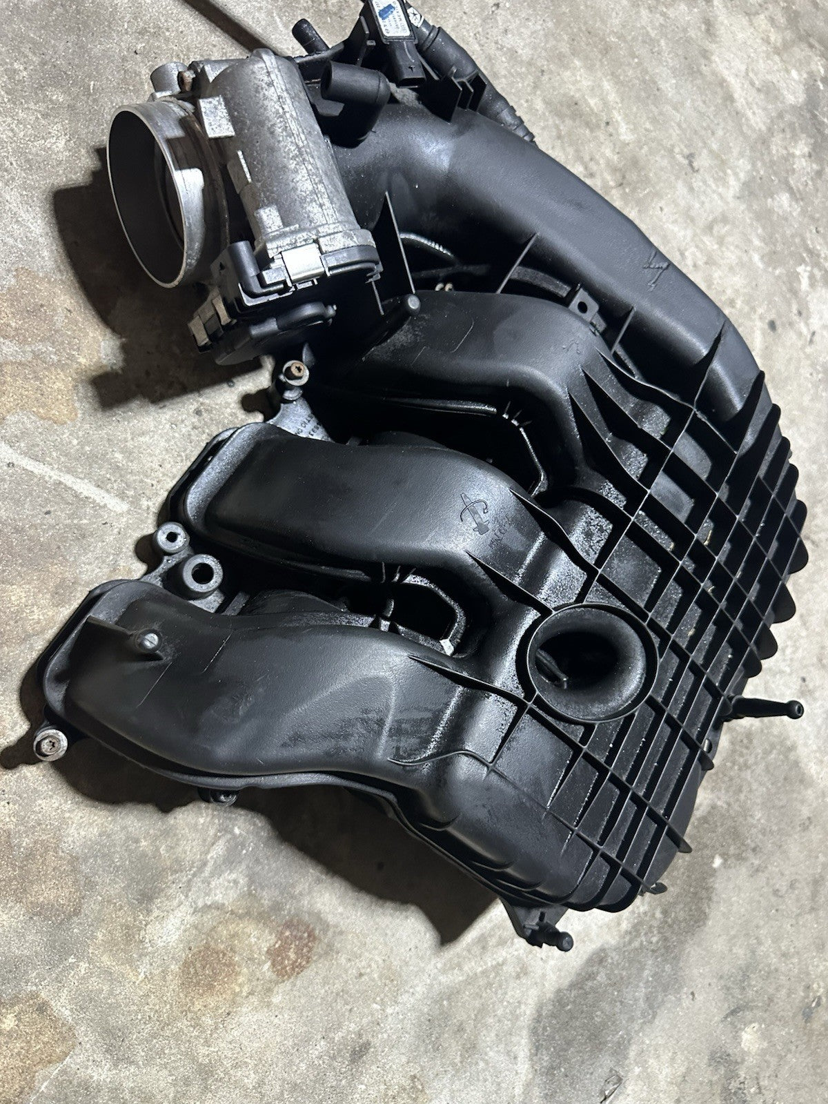 11-22 CHRYSLER DODGE JEEP 3.6L UPPER PLENUM INTAKE MANIFOLD ASSEMBLY OEM xsx