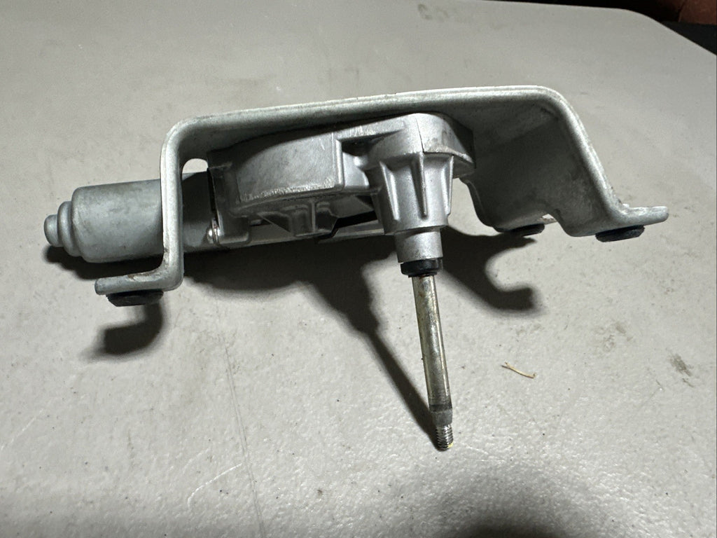 2014-2018 BMW X5 - REAR Hatch Wiper Motor 7318710