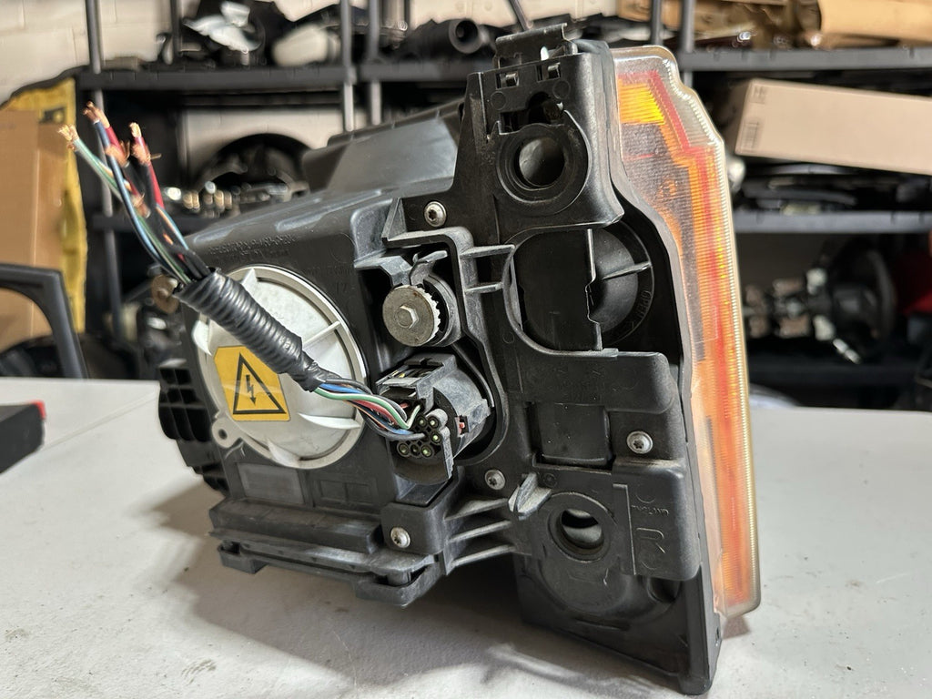 OEM 2006-2009 Land Rover LR3 4.4L Right Passenger Xenon Headlight Lamp Tested