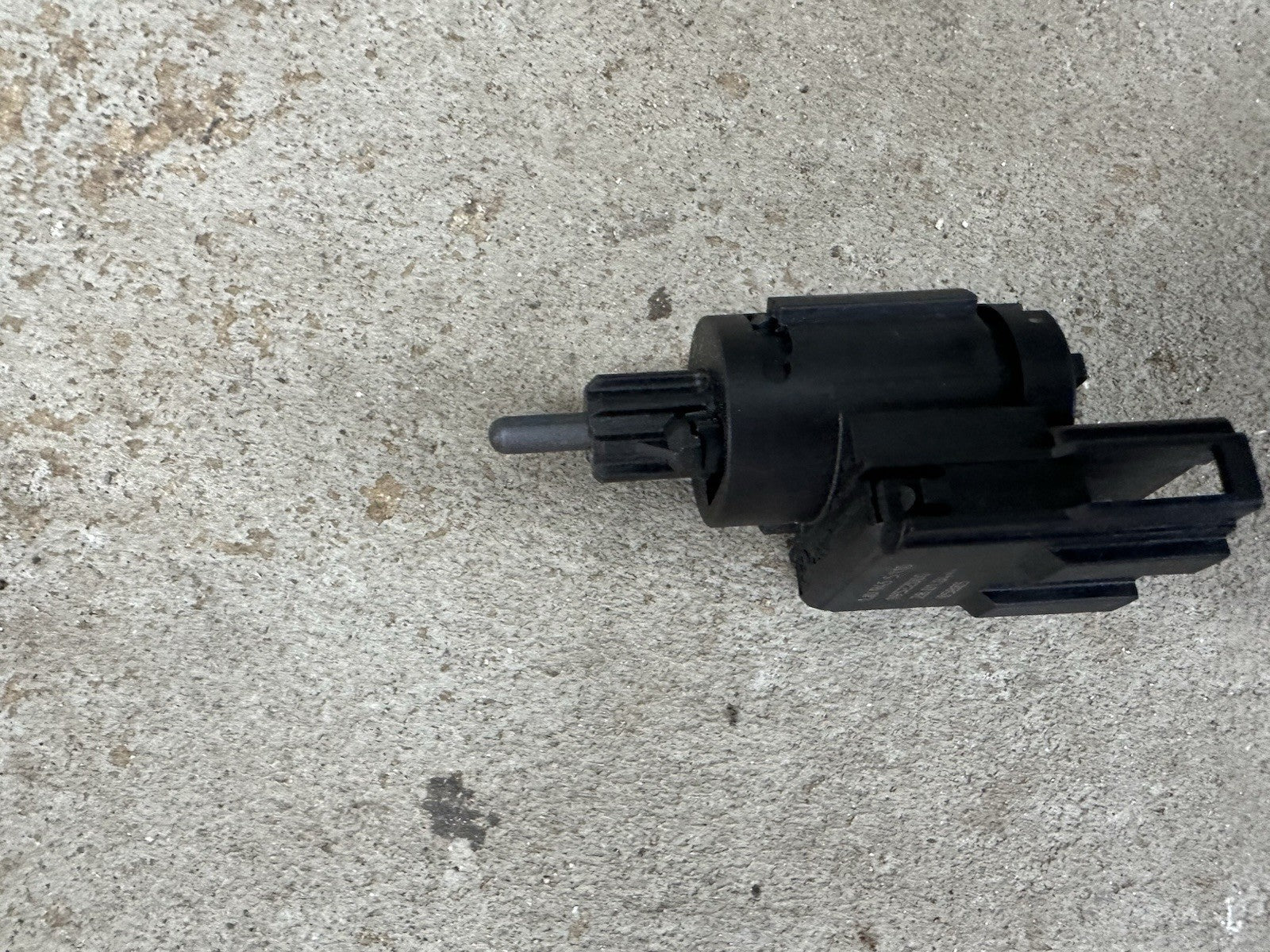 2003-2006 PORSCHE CAYENNE - Brake Light Switch / Sensor 95561311031