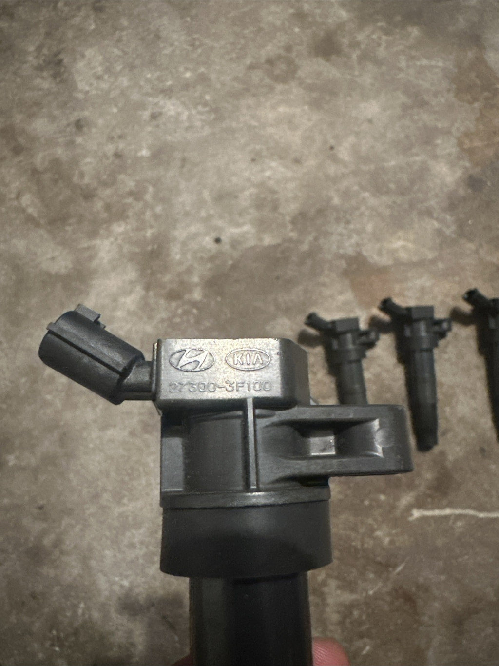 Hyundai Tucson ignition coil 10 11 12 13 14 15 2.4L gas assy OEM 273003F100 used