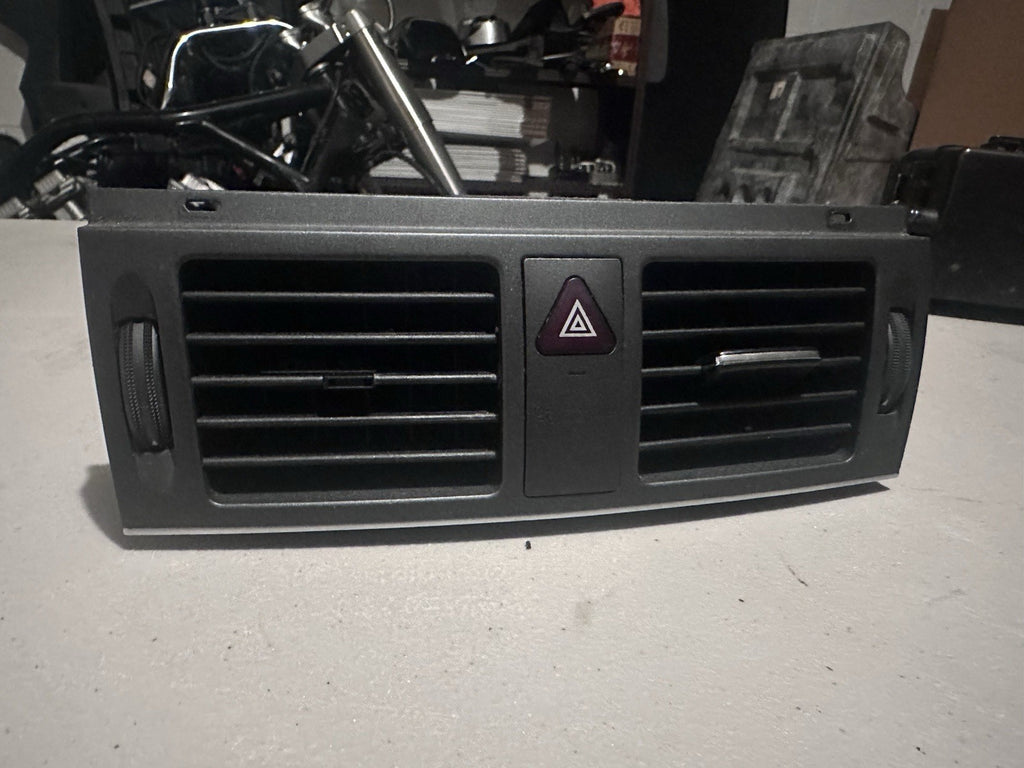 2011 MERCEDES C-CLASS Center Dash Air Vent2008-2011a2048307354