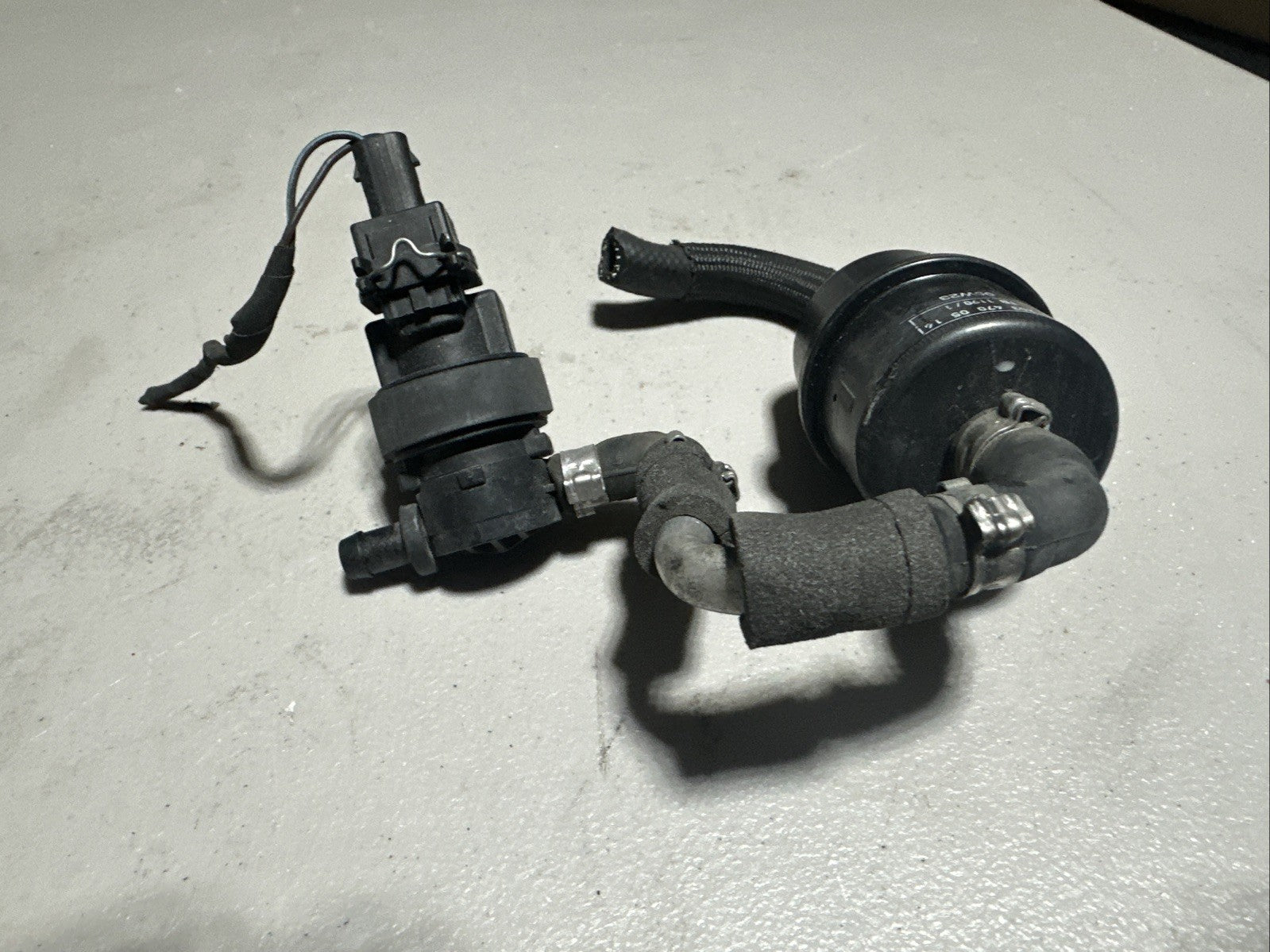 05 Mercedes CLK320 air flow damper cage pipe tube hose 2034700516  OA0031