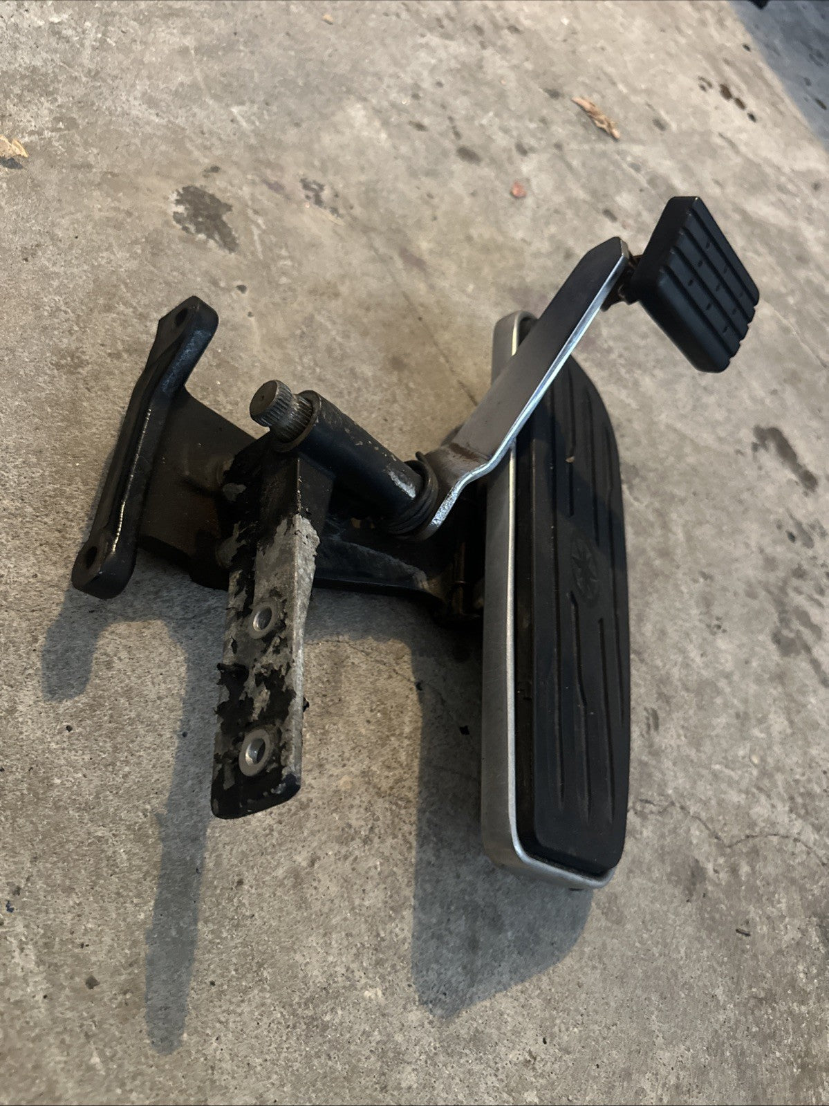 96-98 YAMAHA ROYAL STAR XVZ1300A RIGHT FOOT BOARD REAR BRAKE MASTER