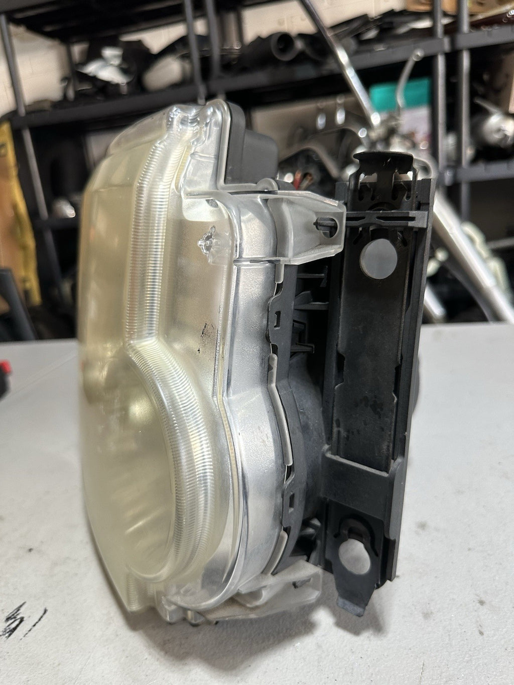 OEM 2006-2009 Land Rover LR3 4.4L Right Passenger Xenon Headlight Lamp Tested