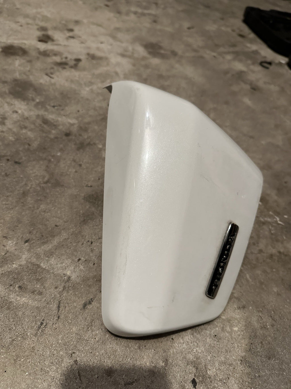 2004-2009 HONDA VT750 SHADOW AERO  PAIR RH LH SIDE COVER PANEL WHITE OEM