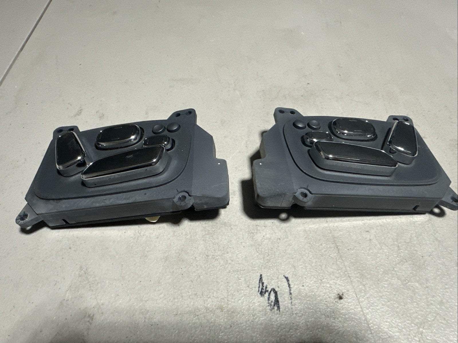 10-19 Jaguar X351 XJL XJ Front RH + LH  Side Seat Control Switch OEM