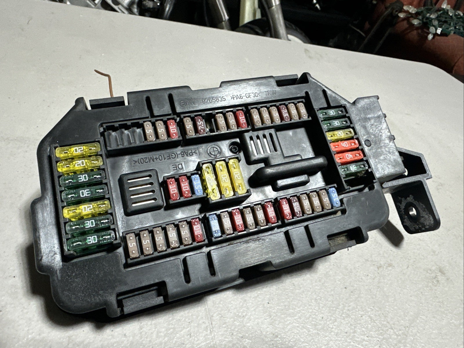 2014-2018 BMW X5 F15 Front Power Distribution Fuse Relay Box Module 9316568 OEM.