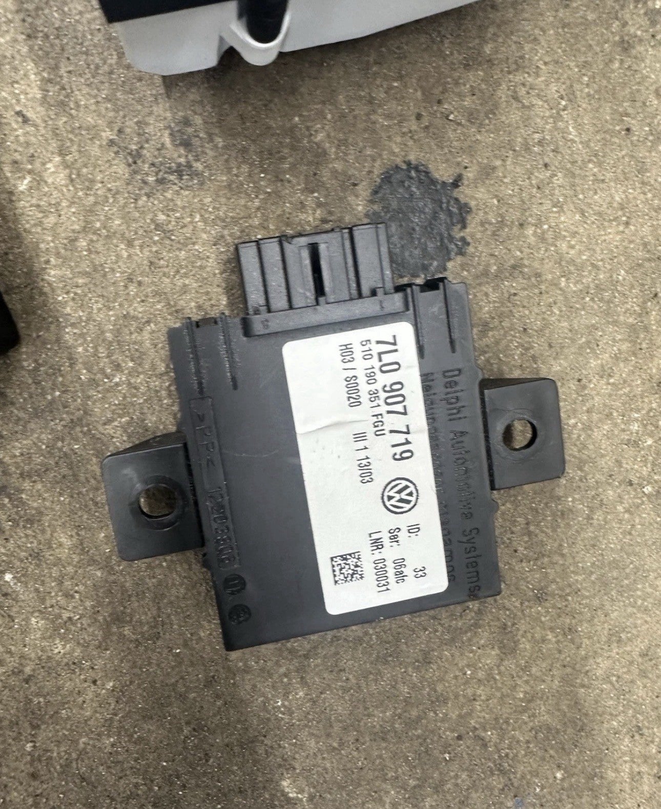 2003-2005 PORSCHE CAYENNE Oem theft-lockng Immobilizer Module 7l0907719