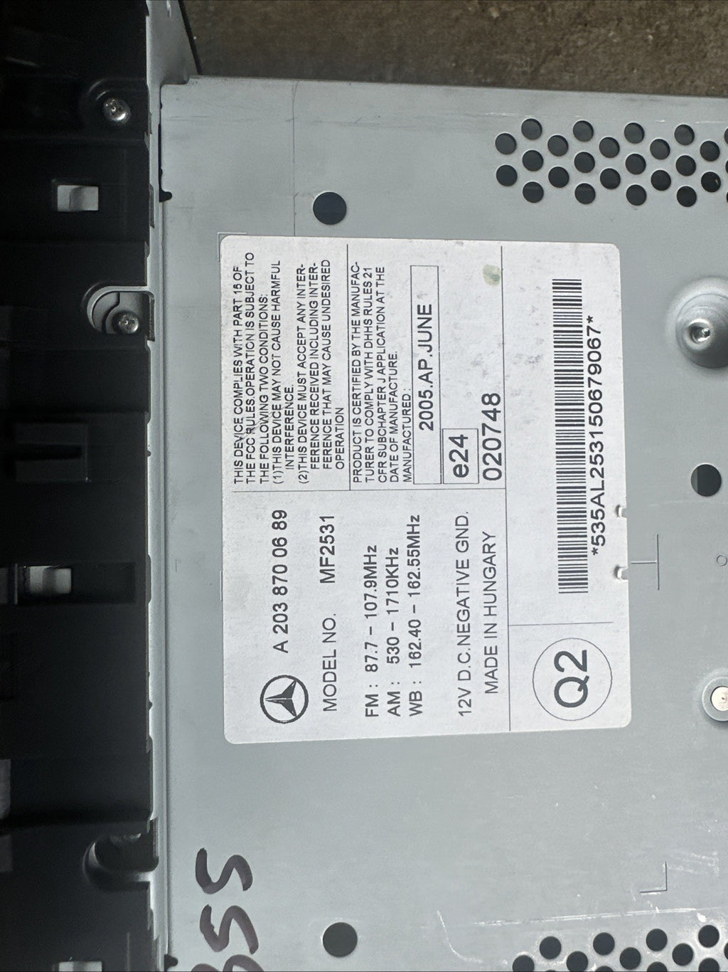 2005-07 Mercedes Benz W203, C350, C320 Radio Stereo CD Player AM FM Radio OEM