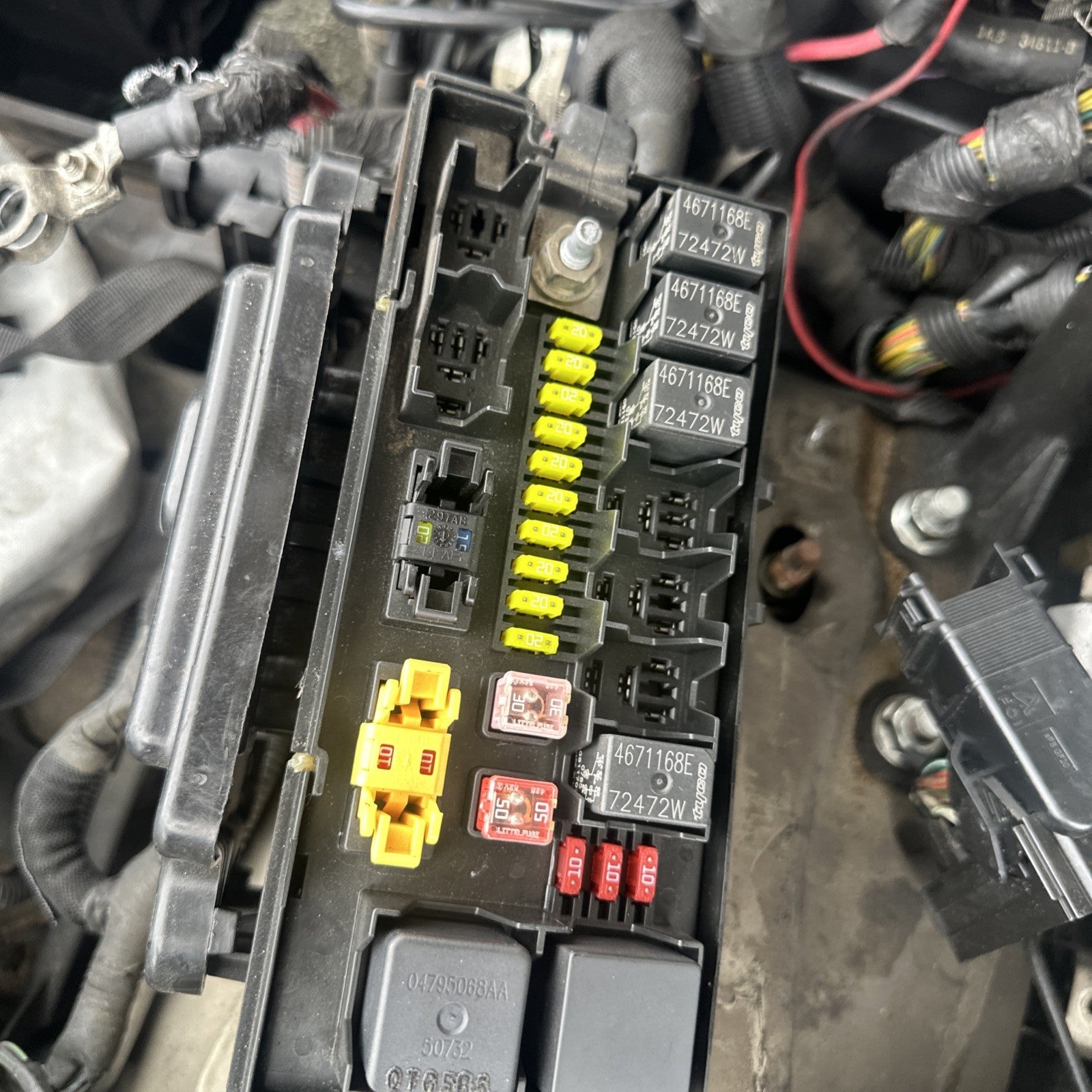 Jeep Grand Cherokee TIPM Power Supply Body Control Module 04692071AB Fuse Box