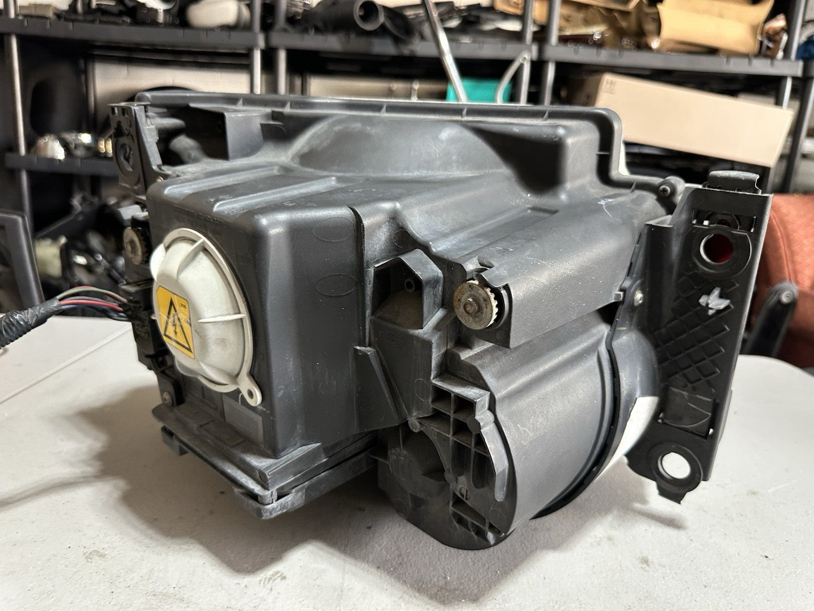 OEM 2006-2009 Land Rover LR3 4.4L Left Driver Xenon Headlight Lamp Tested