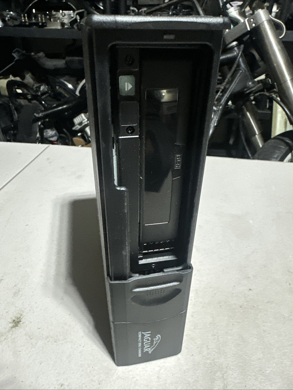 2004-2008 Jaguar XJ XJ8 Stereo 6 Disc CD Player Changer OEM 1X43-18C830-AC