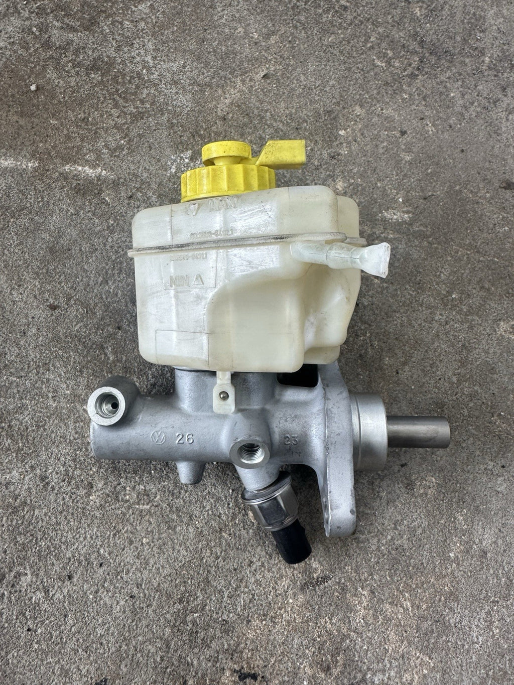 2003-2006 Porsche Cayenne Brake Master Cylinder W4ED4