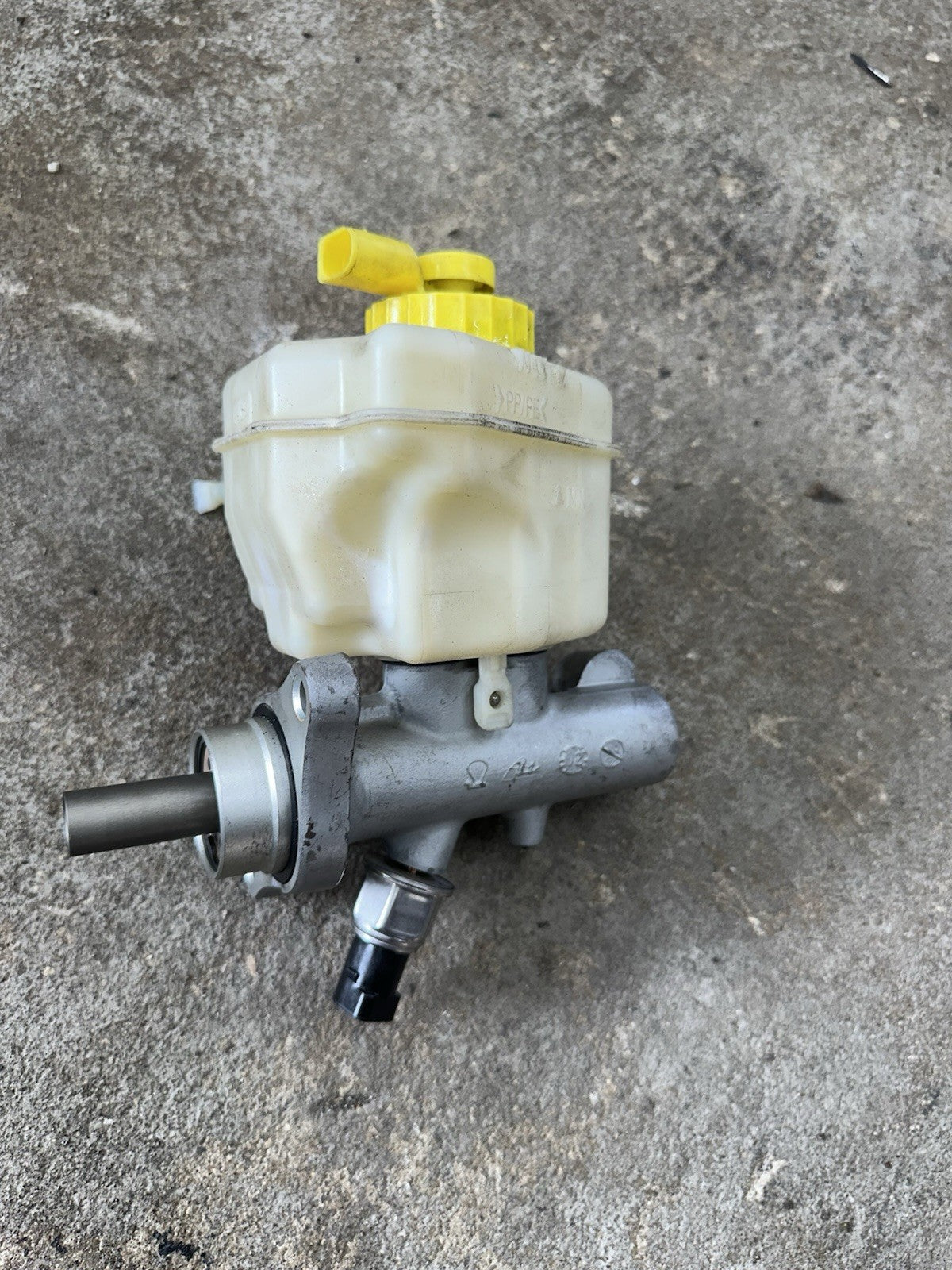 2003-2006 Porsche Cayenne Brake Master Cylinder W4ED4