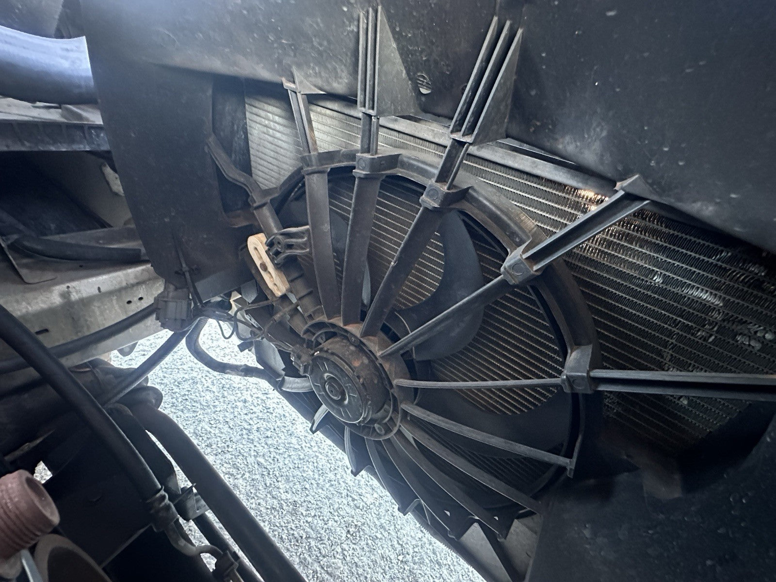 2006-2008 Jeep Grand Cherokee Engine Cooling Fan Shroud 3.7L Used 5143209AC OEM