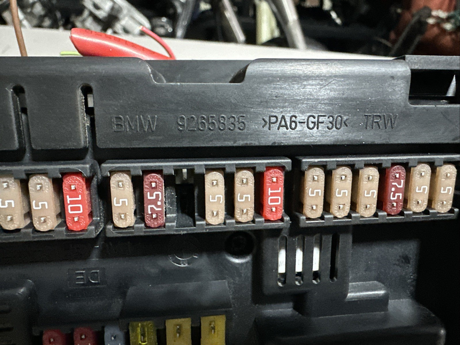 2014-2018 BMW X5 F15 Front Power Distribution Fuse Relay Box Module 9316568 OEM.