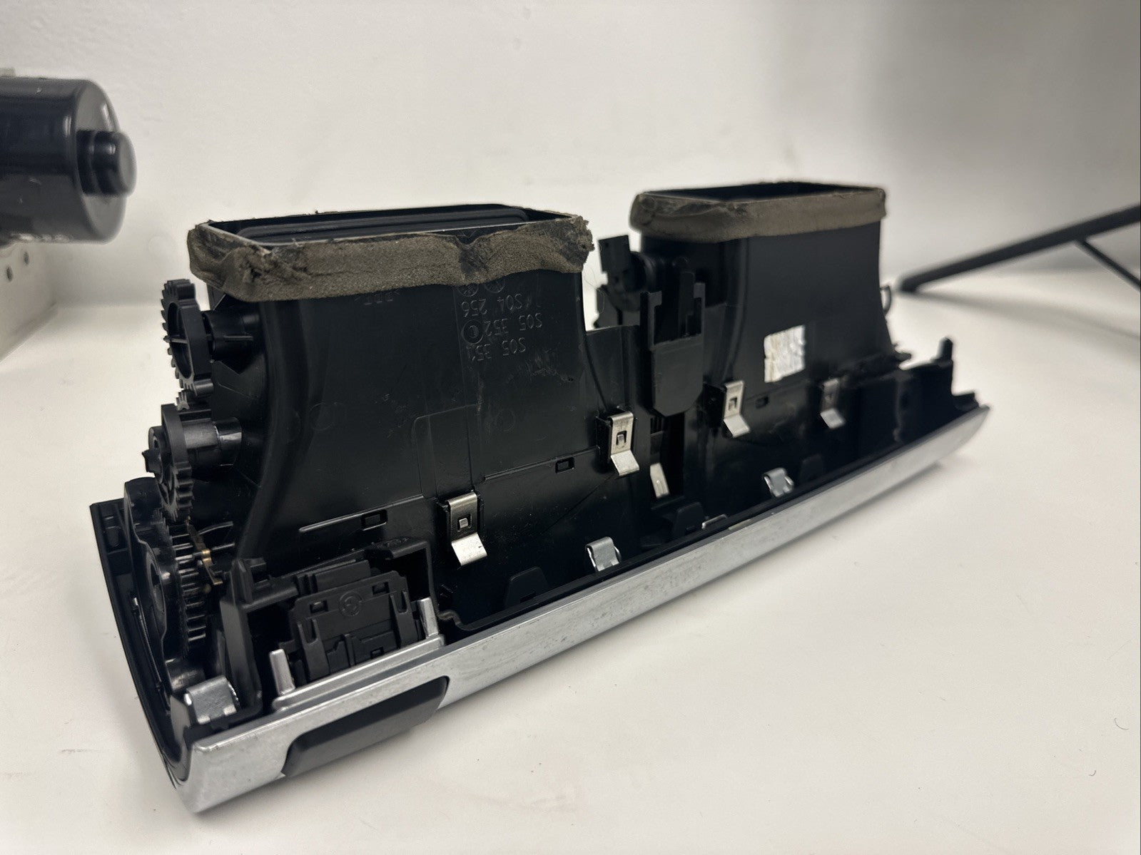 OEM 2007-2013 BMW X5 E70 FRONT CENTER DASH CLIMATE AIR VENT W/ HAZARD