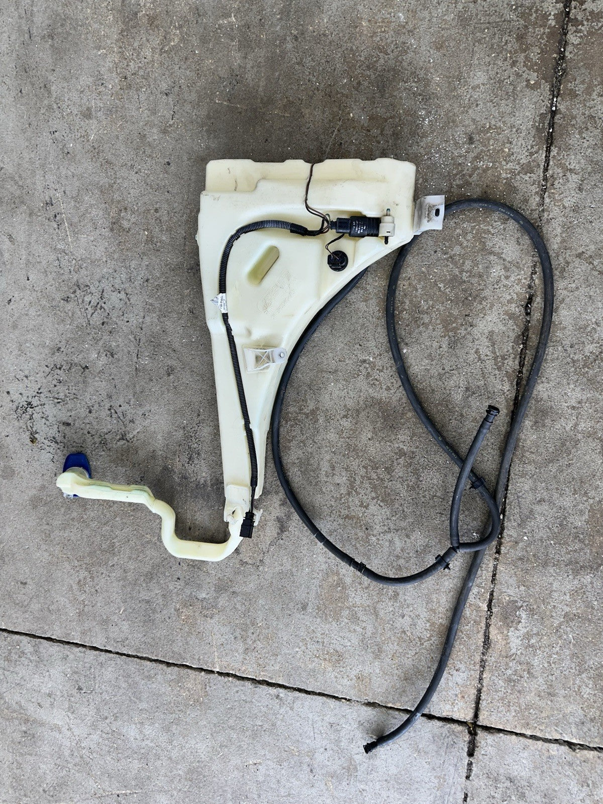 2006 Porsche Cayenne Turbo 955 Windshield Wiper Washer Tank Reservoir OEM