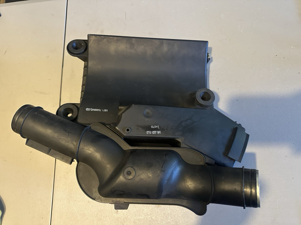 2007-2013 BMW GENUINE AIR INTAKE BOX FILTER CLEANER USED OEM 1371755654707