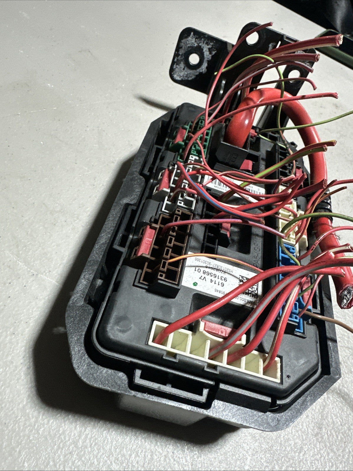 2014-2018 BMW X5 F15 Front Power Distribution Fuse Relay Box Module 9316568 OEM.