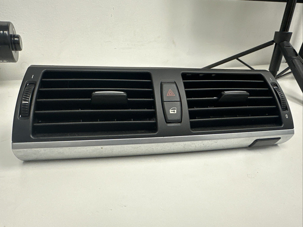 OEM 2007-2013 BMW X5 E70 FRONT CENTER DASH CLIMATE AIR VENT W/ HAZARD